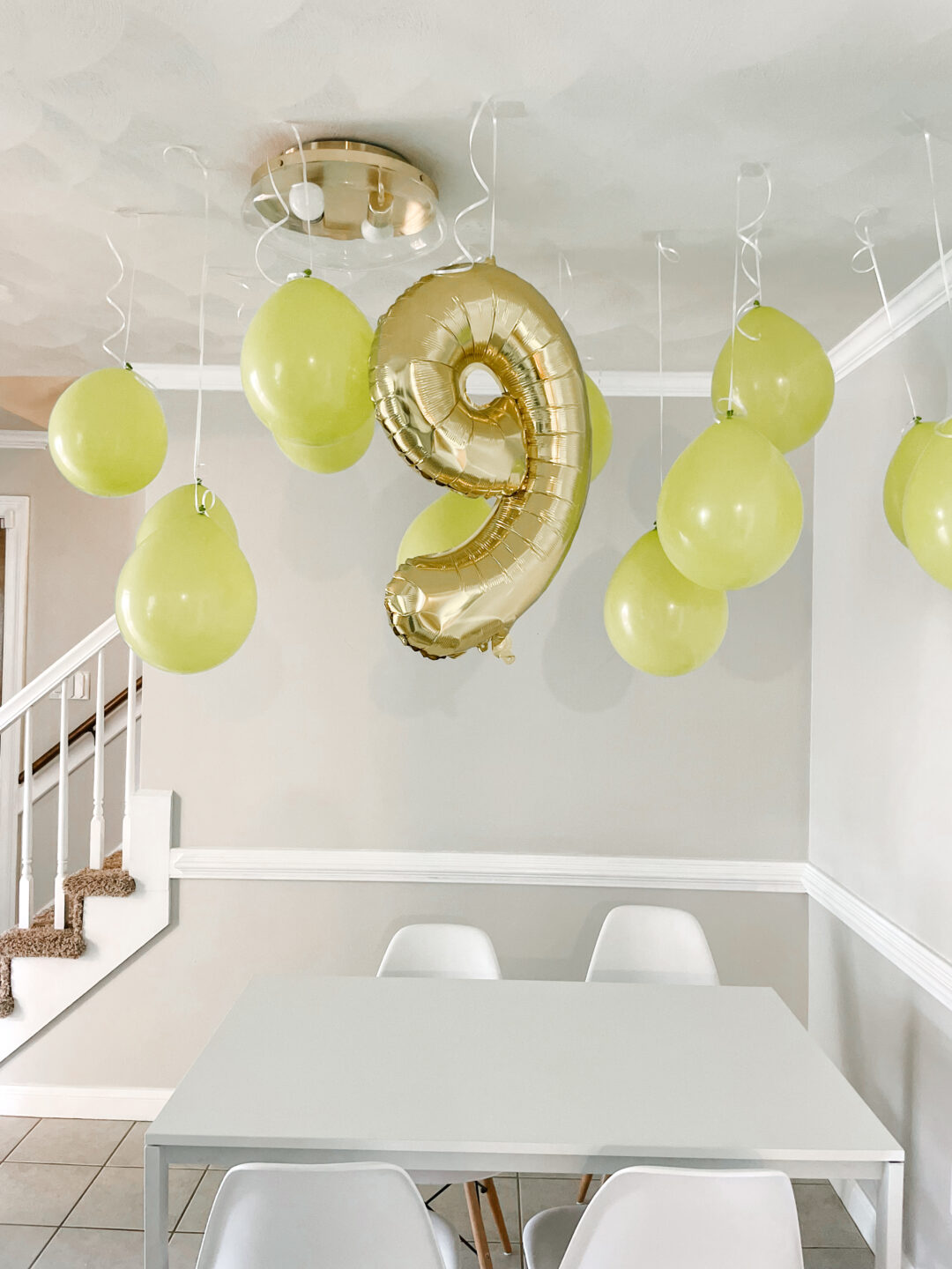 easy balloon decoration idea